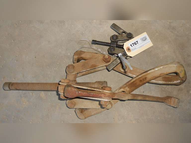 (2) GEAR PULLERS image