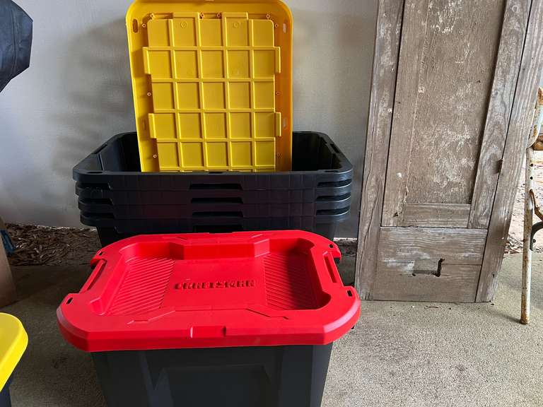 Assorted totes, five pieces, with lids, see pictures for details. image