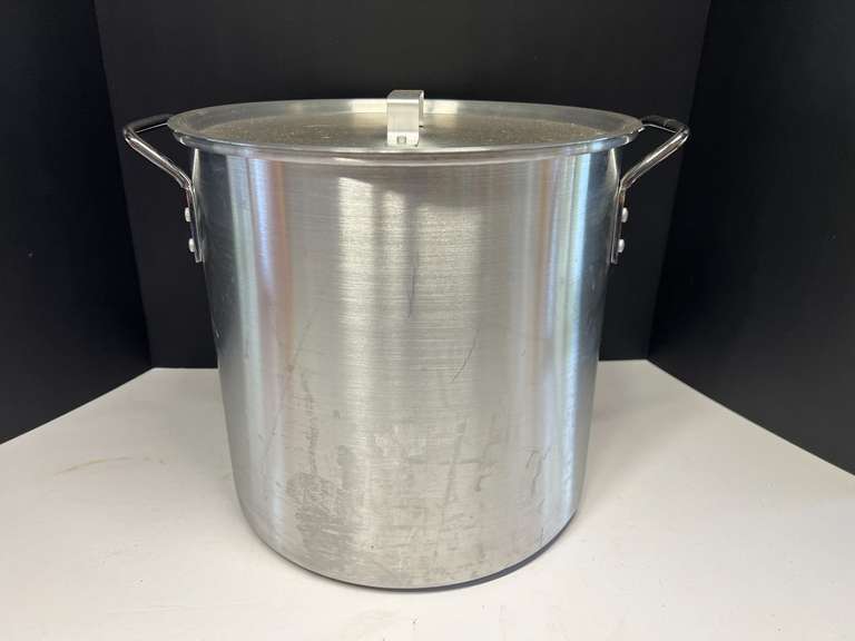 Large stock pot/boiler, with lid, see pictures for details. image