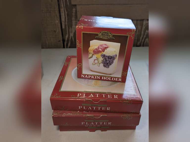 VINTAGE WORLD SHOWCASE GIFT COLLECTIONS CERAMIC NAPKIN HOLDER AND THREE GLASS PLATTERS, ALL IN ORIGINAL BOXES image