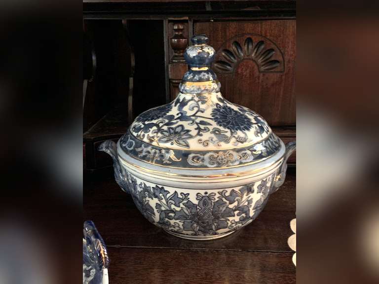 BEAUTIFUL VINTAGE CHINESE BLUE/WHITE PORCELAIN LIDDED DISH WITH GOLD TRIM 10" TALL X 10" WIDE - LIVING ROOM image