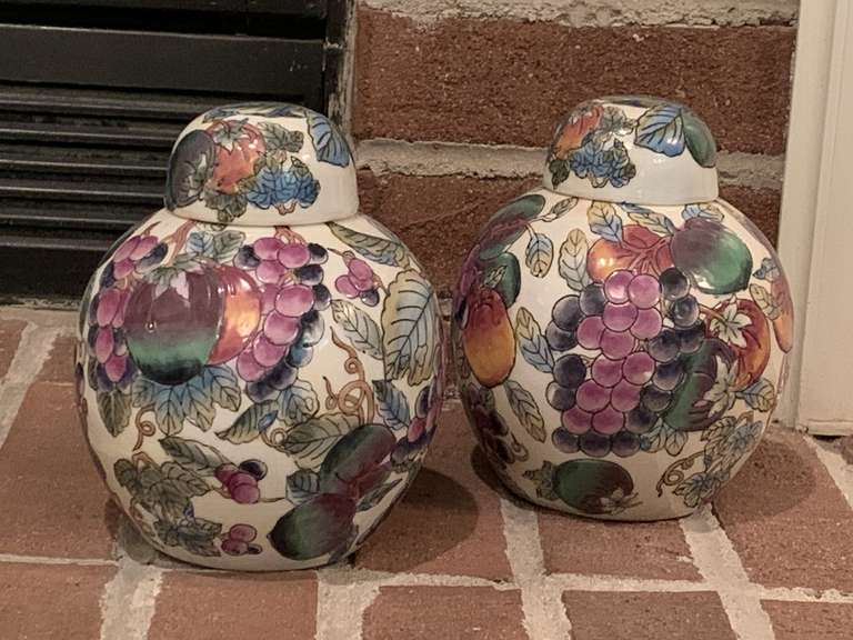 PAIR OF VINTAGE ORIENTAL GINGER JARS/URNS WITH FRUIT DESIGN 7" TALL - DEN image