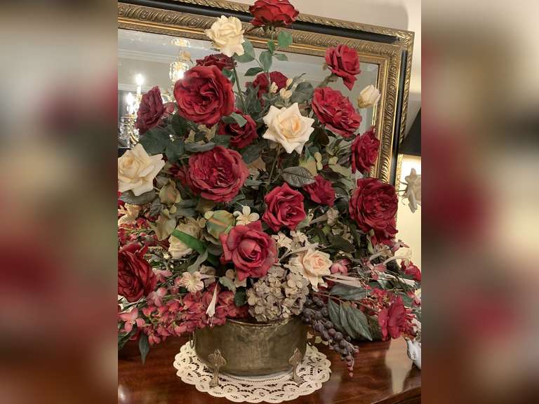 LARGE OVAL ANTIQUE BRASS PLANTER W/ MASSIVE SILK ROSE FLOWER ARRANGEMENT & DOILY (PLANTER 10" LONG X 6" TALL - W/ ARRANGEMENT 38" WIDE X 34" TALL) - DINING ROOM image