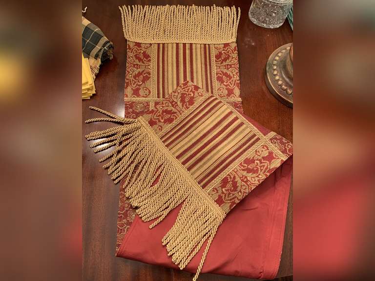 RED/GOLD THICK TAPESTRY RUNNER WITH 6" FRINGE - TOTAL LENGTH 62" - DINING ROOM image
