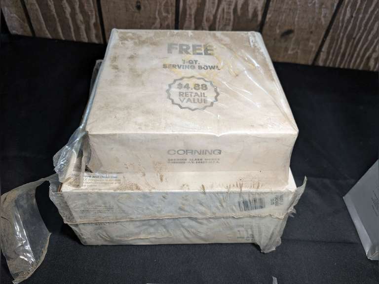 CORNING 1 QUART SERVING BOWL AND CORELLE LIVING BLUE LILY PATTERN 16 PIECE SET, BOTH IN ORIGINAL BOXES image