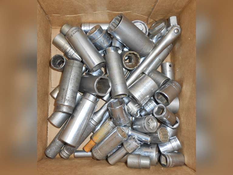 3/8" DRIVE RATCHET, PULL HANDLE, SWIVEL , SAE & METRIC SOCKETS (52) PCS image