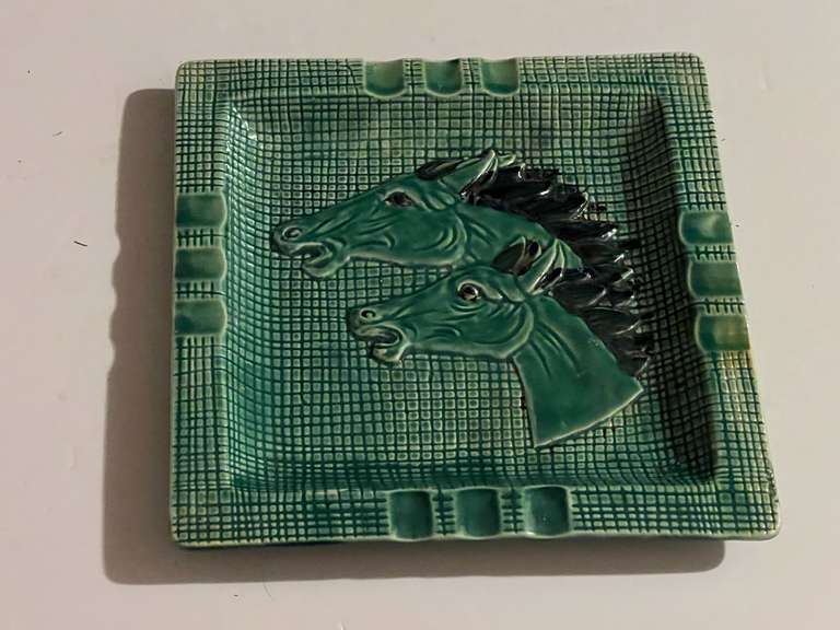 BR3… Vintage, horse themed ashtray, made in Japan, see pictures for details. image