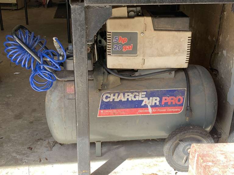 CHARGE AIR PRO COMPRESSOR W/ HOSES 20 GALLON - GARAGE image