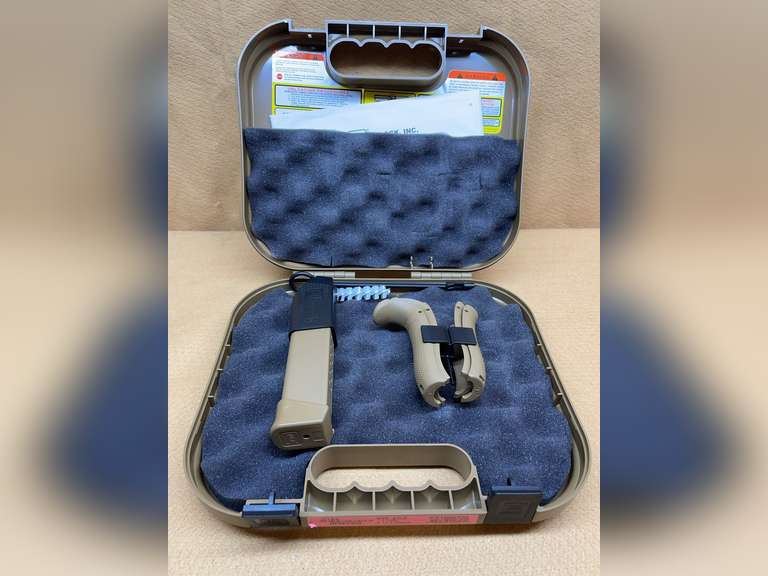 GLOCK CASE WITH  9MM MAG & GRIPS image