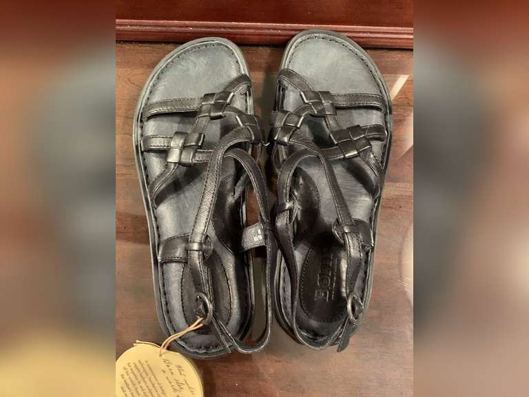 NEW BORN BLACK LEATHER SANDALS SIZE 8M - UP MASTER BED image