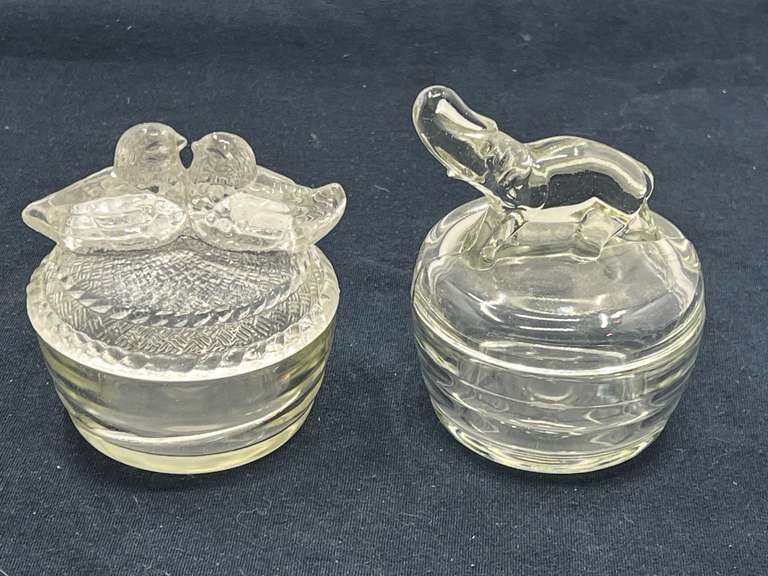 DEN… Vintage clear glass powder jars, believed to be vintage Jeanette glass, one of the powder jars is cracked, see pictures for details. image