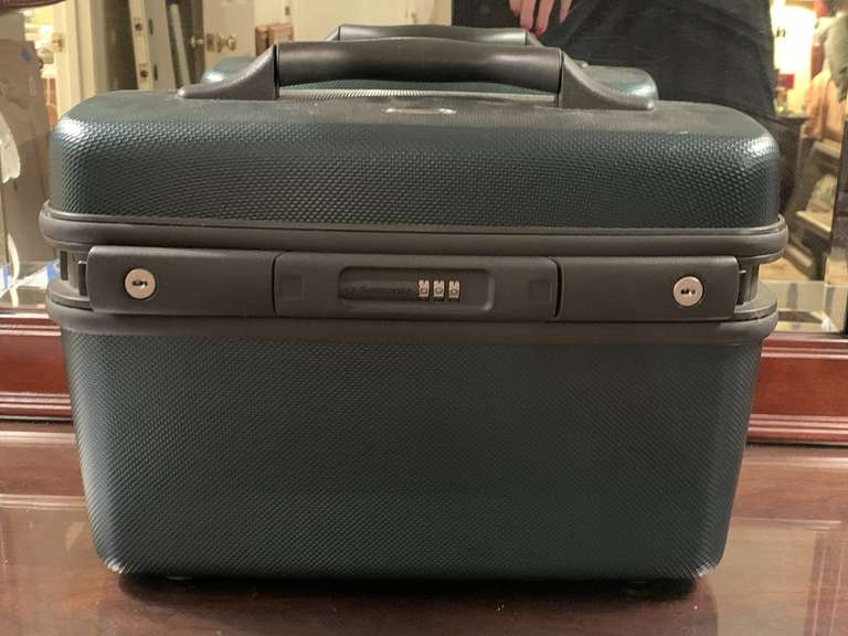 NEW SAMSONITE DARK BLUE VANITY CASE - UP MASTER BED image