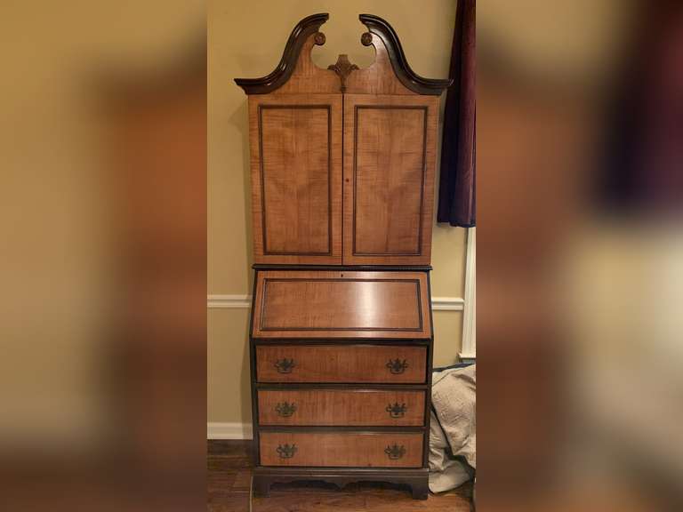 BEAUTIFUL ANTIQUE GEORGIAN BUREAU/BOOKCASE/SECRETARY WITH KEY 34" WIDE X 15" DEEP (CLOSED) X 80" TALL ***DOES NOT INCLUDE CONTENTS ***SPECIAL PICKUP INSTRUCTIONS - DEN image