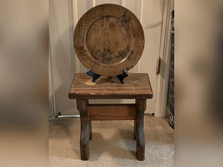 SMALL WOOD STEP STOOL 15" LONG X 9 1/2" WIDE X 15" TALL & DECORATIVE CHARGER ON STAND - UP MASTER BED image