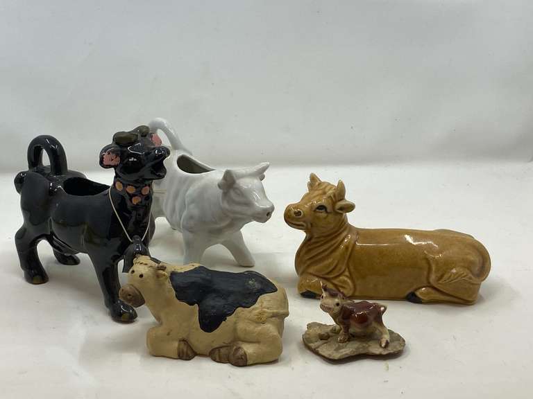 LR… Assorted cow decor, includes two creamers, five pieces total, see pictures for details. image