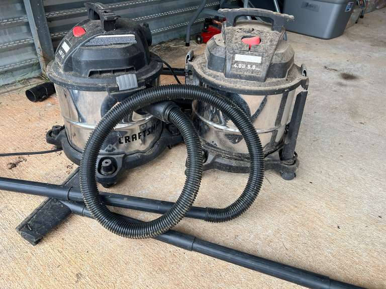 Craftsman wet dry vac, set of two, only one works, see pictures for details. image