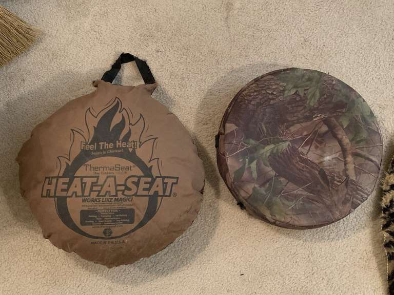 2 CAMO HUNTING CUSHIONS - UP MASTER BED image