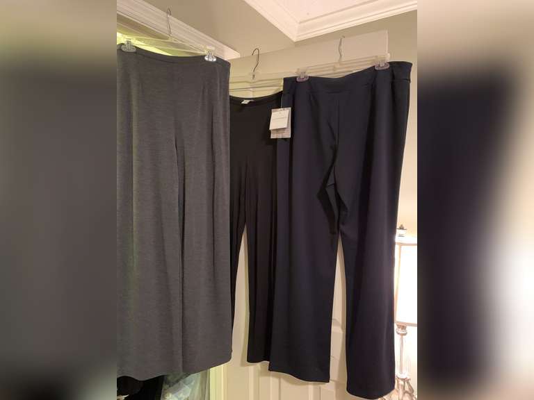 6 SIZE MEDIUM LADIES PANTS (5 BLACK, 1 GREY) - 1 NEW W/ TAG - UP BED 2 CLOSET image