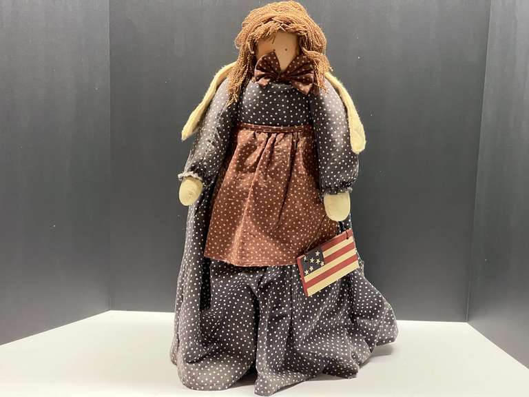 DEN…Miss Elle’s Collection Artisan Flair Inc Primitive Patriotic Angel with weighted bottom, see pictures for details. image