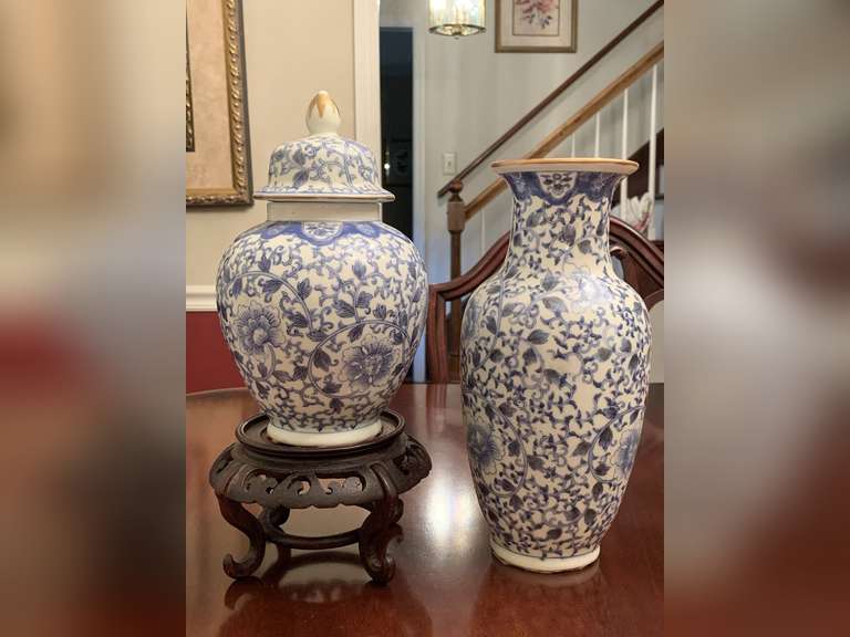 CHINESE BLUE/WHITE GINGER JAR W/ LID & GOLD TRIM 9" TALL WITH ROSEWOOD STAND & TALL CHINESE BLUE/WHITE VASE W/ GOLD TRIM 10" TALL - DINING ROOM image
