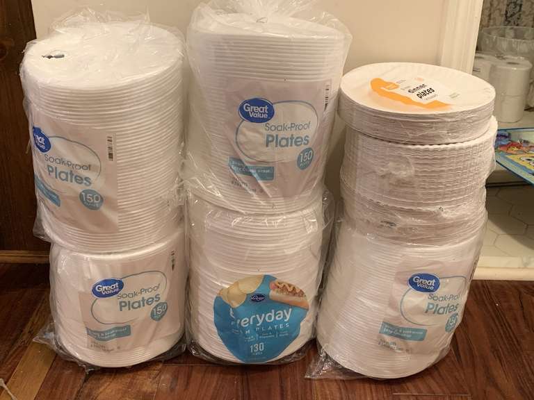 SHELF LOT TO INCLUDE HUGE AMOUNT OF PAPER PLATES/FOAM PLATES - PANTRY image