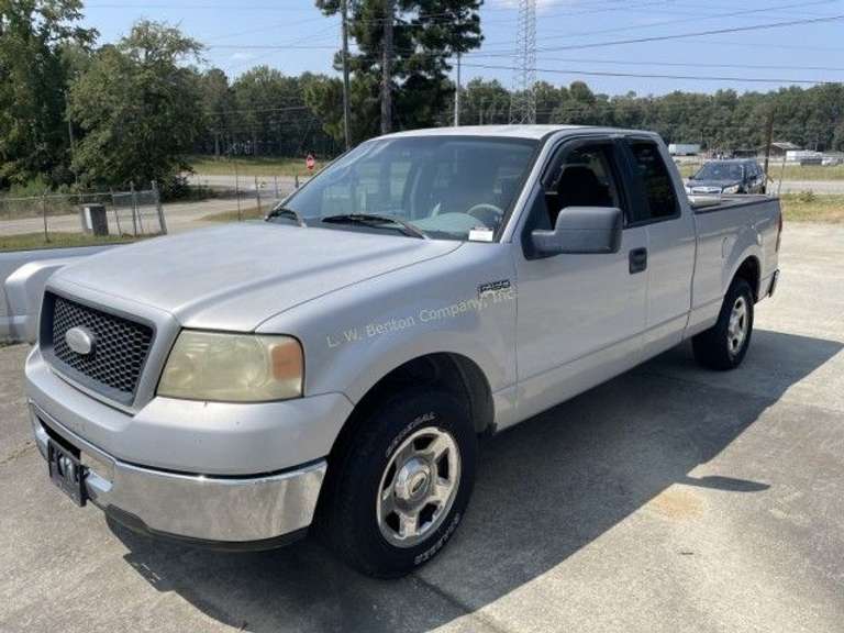 2006 Ford F-150 Pickup XL V8, 5.4
