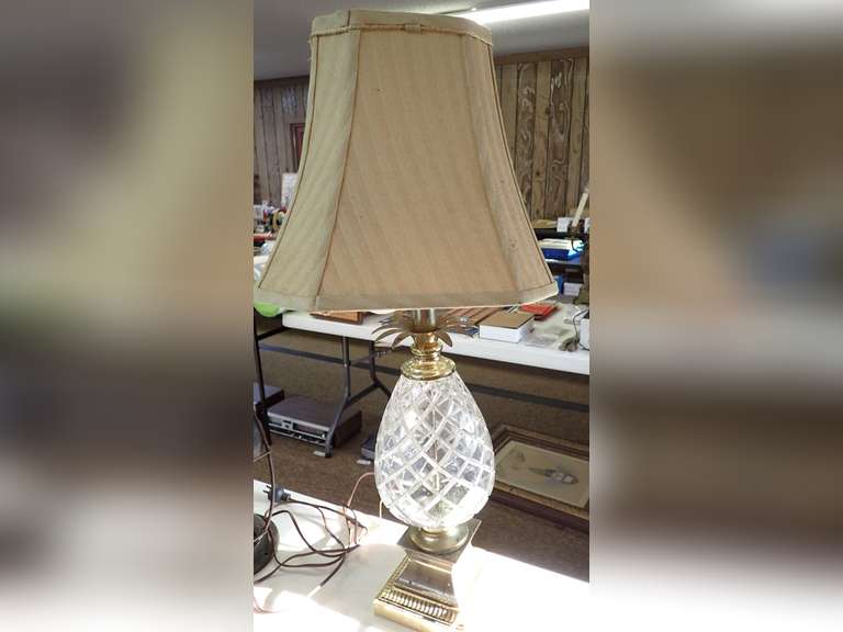 Pineapple Design Table Lamp with Shade image