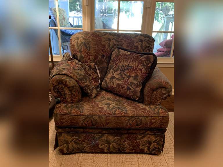 OVERSIZED NICELY TAPESTRY UPHOLSTERED SIDE CHAIR WITH EXTRA SEAT CUSHION COVER AND MATCHING THROW PILLOW 41" WIDE X 36" DEEP X 35" TALL ***SPECIAL PICKUP INSTRUCTIONS - DEN image