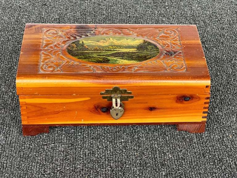 Cedar souvenir/trinket box, see pictures for details. image