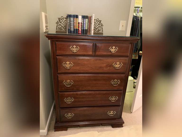 SOLID WOOD 5 DRAWER CHEST OF DRAWERS BY KINCAID WITH GLASS TOP 36" WIDE X 19" DEEP X 46" TALL ***CONTENTS ON TOP/INSIDE NOT INCLUDED ***SPECIAL PICKUP INSTRUCTIONS - UP BED 2 image