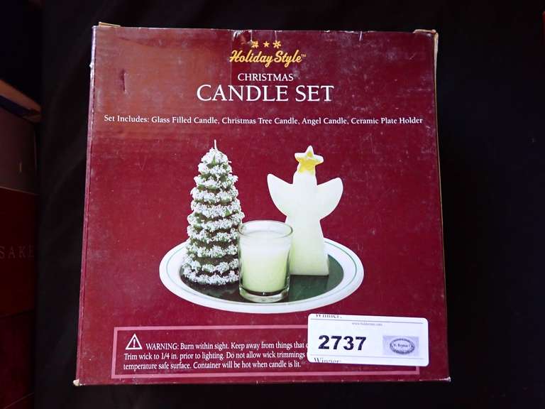 Holiday Style Christmas Candle Set image