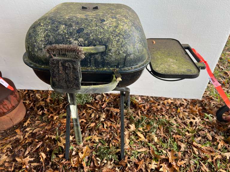 Portable rolling charcoal grill image