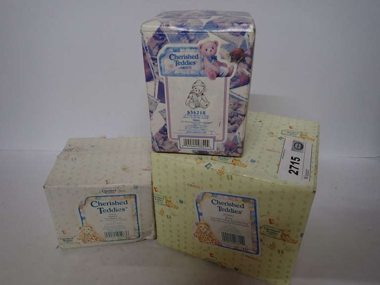 Cherished Teddies Figurines image