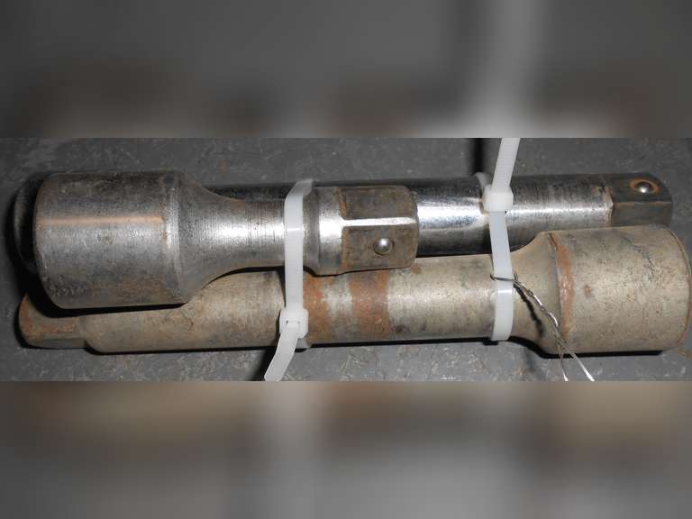 (2) 3/4" DRIVE 8" EXTENSIONS & (1) 4" EXTENSION image