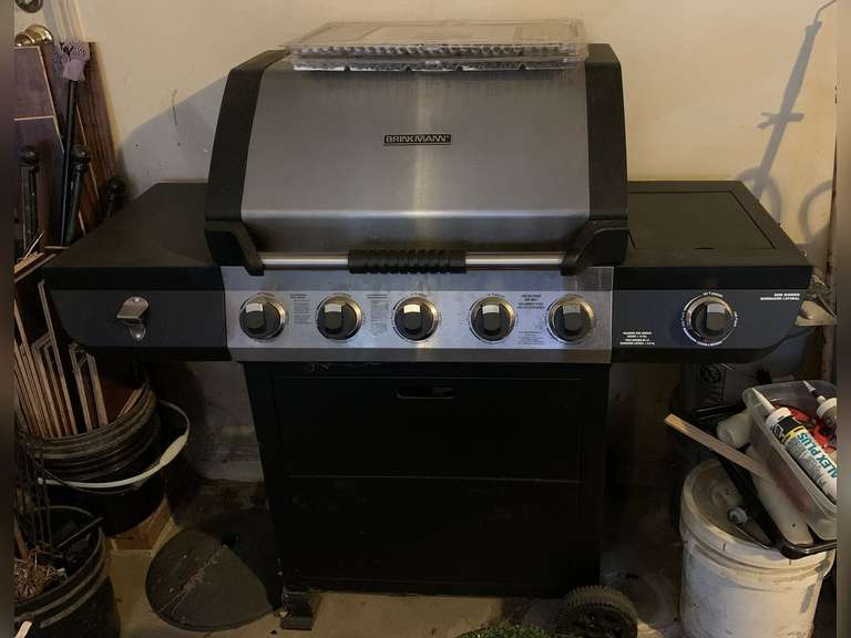 BRINKMANN GAS GRILL WITH SIDE BURNER & PROPANE TANK 57" LONG X 24" DEEP X 49" TALL & 2 NEW DISPOSABLE ALUMINUM GRILL LINERS - GARAGE image