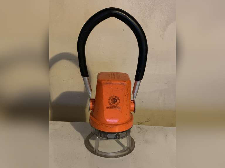 VINTAGE OFFICIAL SOUTHERN RAILROAD LANTERN - GARAGE image