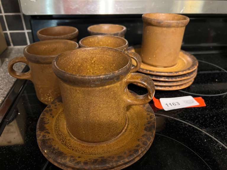 KIT… Lovely McCoy pottery cups and saucers, six sets, see pictures for details. image