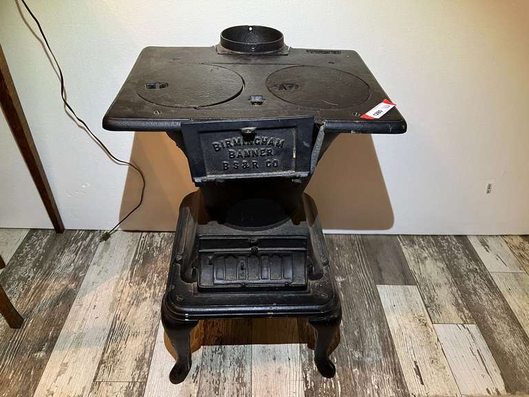 DEN…Vintage/antique Birmingham Banner, B S & R Co. small cast iron wood stove, see pictures for details. image