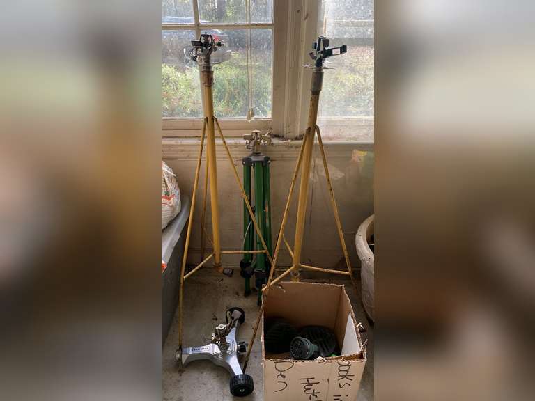 SPRINKLER LOT (SEE PICS) - GARAGE image