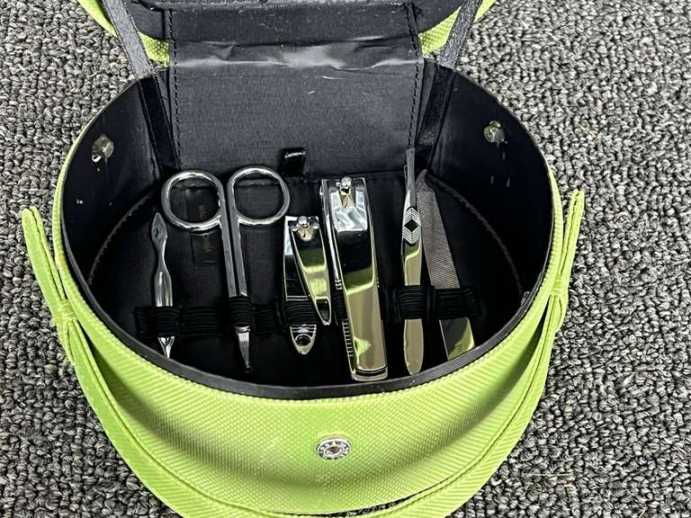 Manicure set with storage case, see pictures or details. image