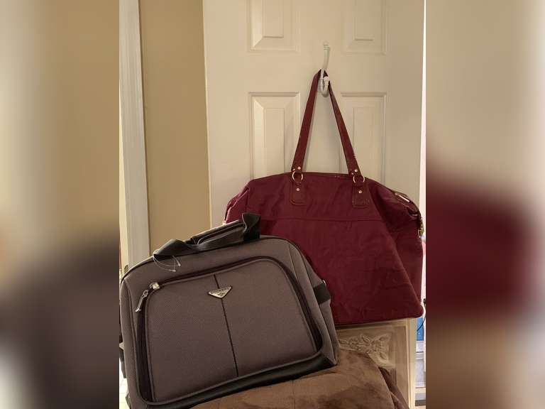 NEW DOCKER'S DUFFLE BAG & LARGE NEW ESTEE LAUDER DUFFLE BAG - UP MASTER CLOSET 1 image