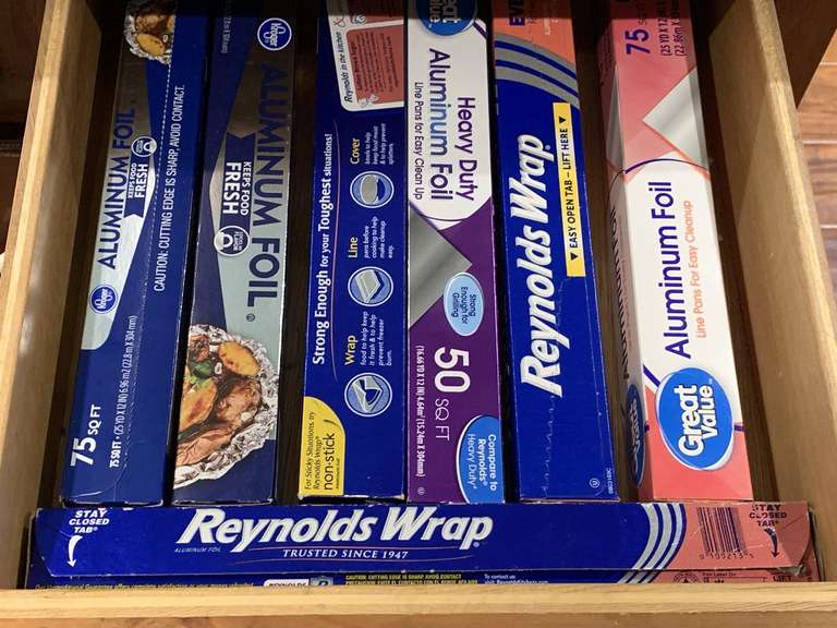 DRAWER LOT TO INCLUDE WAX PAPER, FOIL, SARAN WRAP & MORE - KITCHEN image