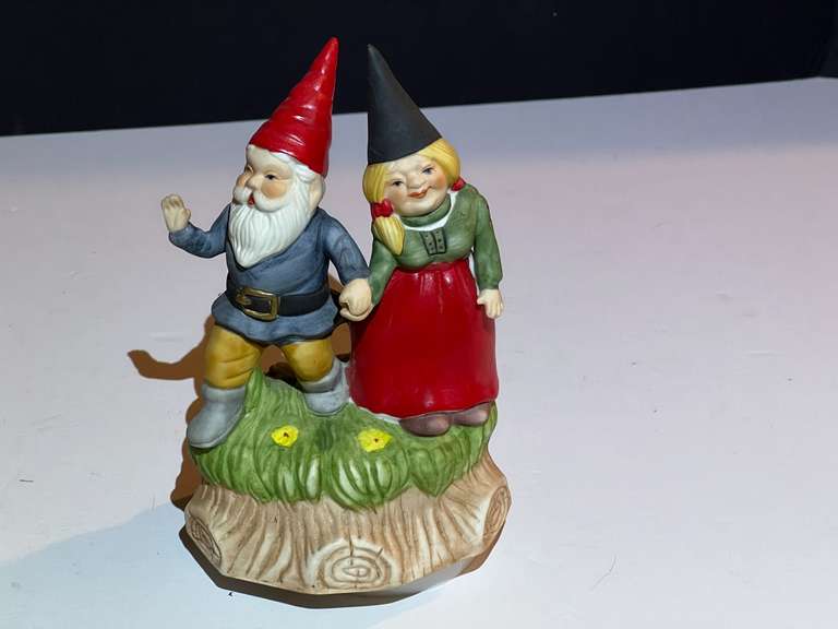 BR3…Vintage collectible MSR garden gnome music box, see pictures for details. image