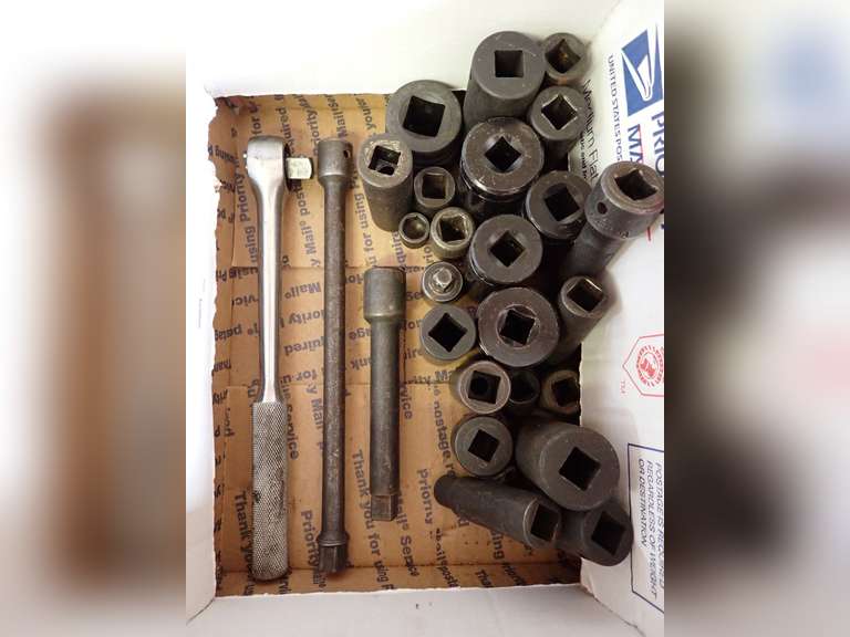 Mixed Lot of Sockets and Husky Ratchet image