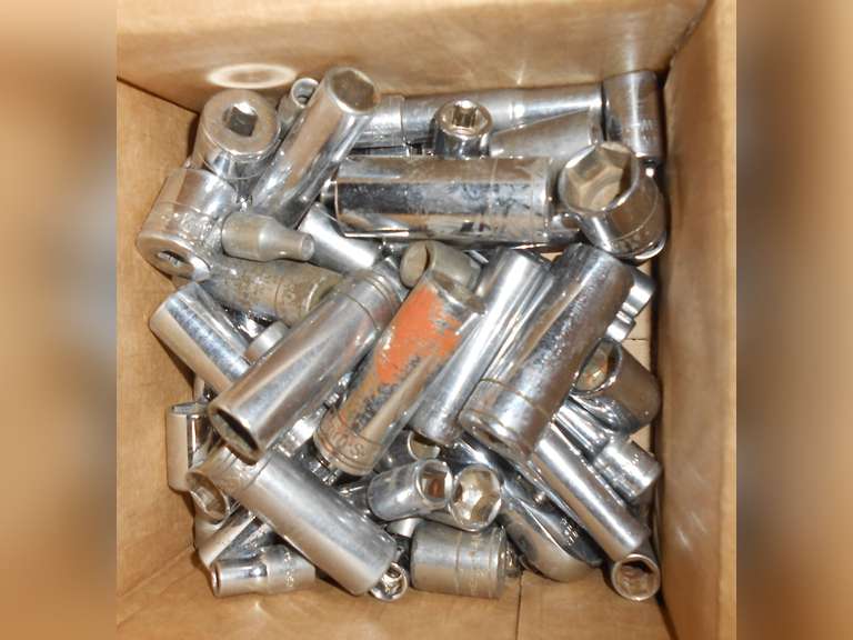 1/4" DRIVE RATCHET, PULL HANDLE, SOCKETS & EXTENSIONS. APPROX (70) PCS image