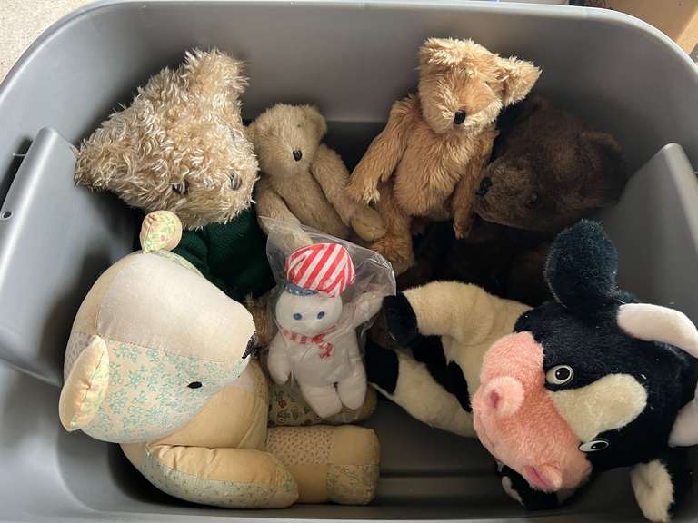 Tub of stuffed animals, see pictures for details. image