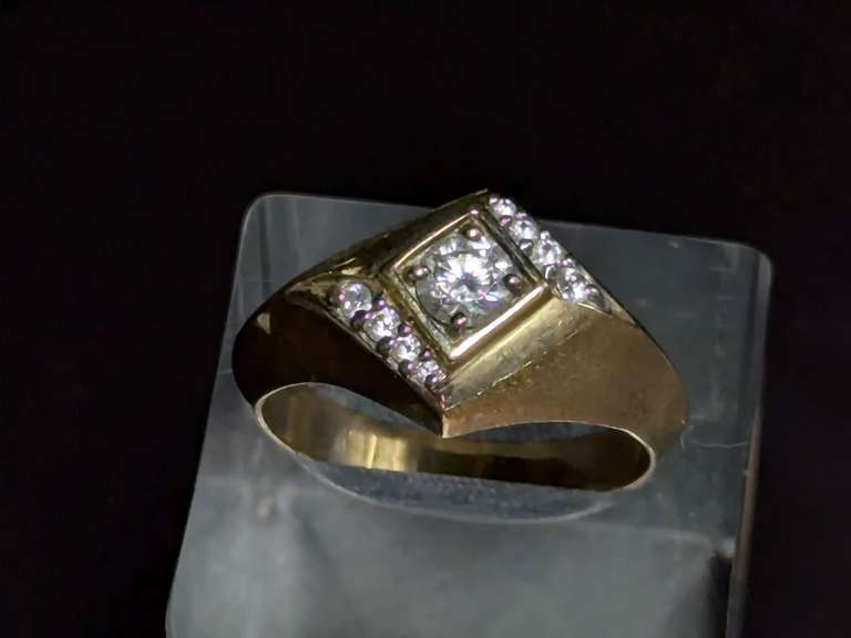 10k Gold cz Ring Size 11 - 5.24 Grams image