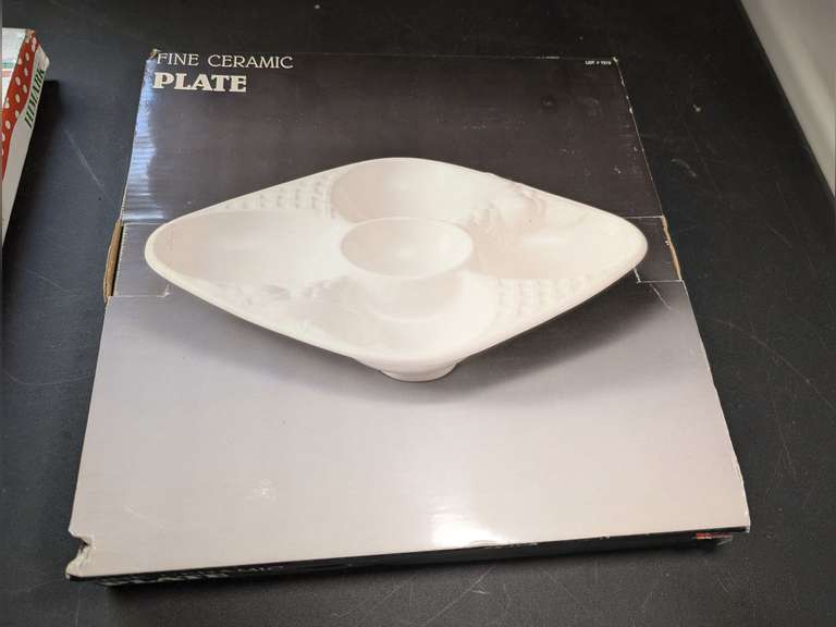 FINE CERAMIC SERVING PLATE IN ORIGINAL BOX image