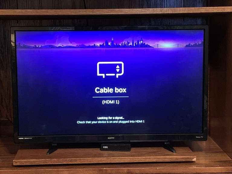 31" SANYO-ROKU FLAT SCREEN TV (NO REMOTE) WORKS - UP BED 1 image