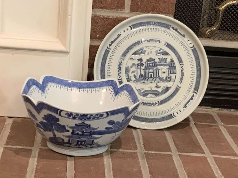VINTAGE BLUE/WHITE PAGODA PORCELAIN TRAY 10" ROUND & CHINESE BLUE/WHITE PAGODA LARGE BOWL 9 1/4" ROUND X 5" TALL - DEN image
